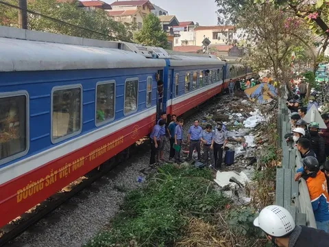 Va chạm với tàu hoả, một người đi xe máy tử vong tại chỗ