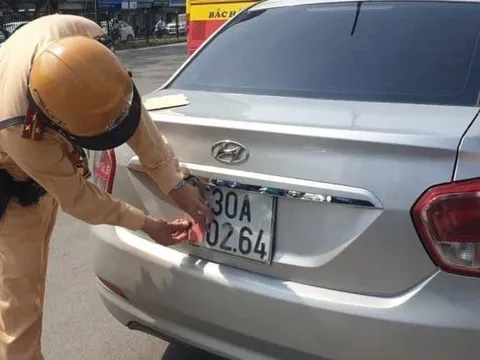 Lái xe ô tô làm điều này bị phạt ngay 26 triệu đồng, trừ 6 điểm GPLX, không cần lý do