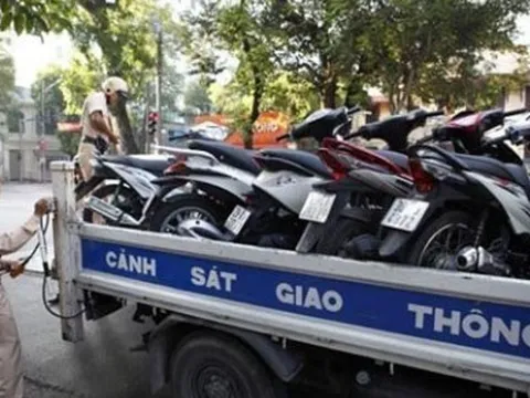 Đi xe máy mà làm điều này, vừa bị phạt tiền, trừ điểm GPLX, lại tịch thu phương tiện ngay lập tức