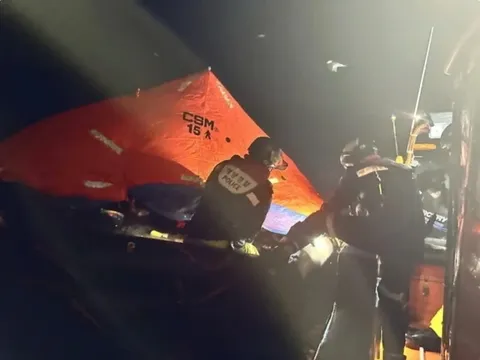 Vụ chìm tàu ở Hàn Quốc: Còn 1 thuyền viên Việt Nam mất tích