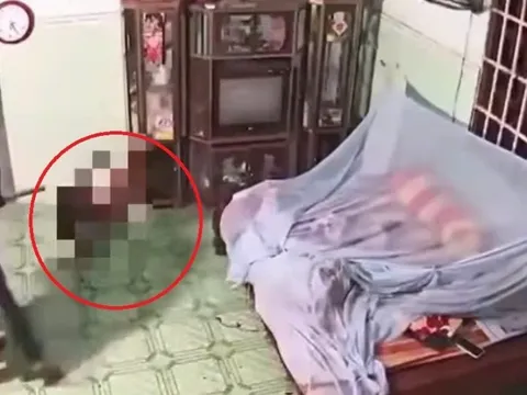 Đang ngủ bị một nhóm 5 người xông vào nhà tấn công