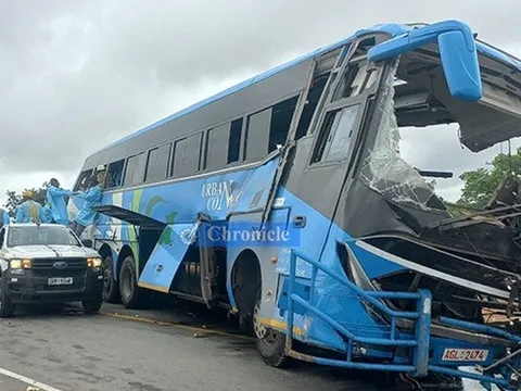 Đau lòng hiện trường xe buýt nát vụn khi đâm trực diện xe tải, 24 người thiệt mạng