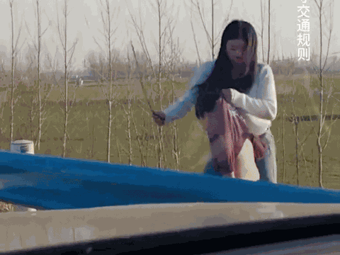 Lý do bất ngờ khiến người phụ nữ chấp nhận bị phạt nguội, đánh con trên đường cao tốc