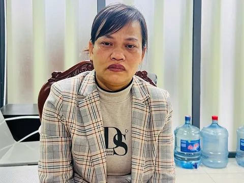 Bắt giữ nữ quái bị truy nã quốc tế về tội buôn người khi đang nhập cảnh