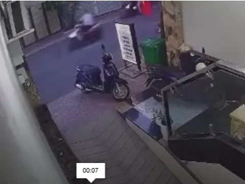 Clip: Á hậu Hồng Đăng bị sàm sỡ ngay trên đường, hé lộ diện mạo kẻ biến thái qua camera