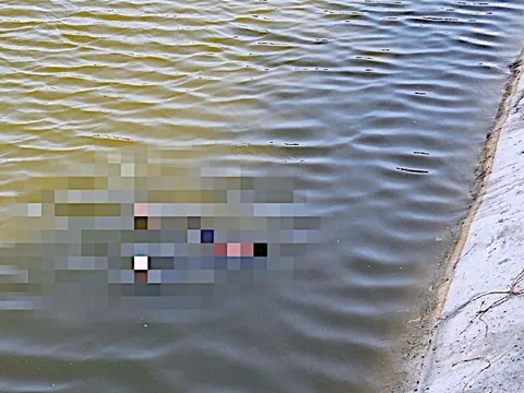 Phát hiện thi thể nổi trên hồ nước đang phân hủy, hiện trường kỳ quặc khó tin