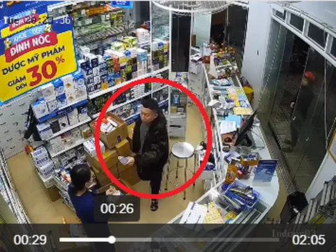 Clip: Người đàn ông tung chưởng với nhân viên bán thuốc ngay tại quầy, cái kết nhói lòng