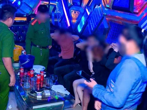 Công an đột kích karaoke Sunny, phát hiện 28 "nam thanh nữ tú" với hiện trường thác loạn