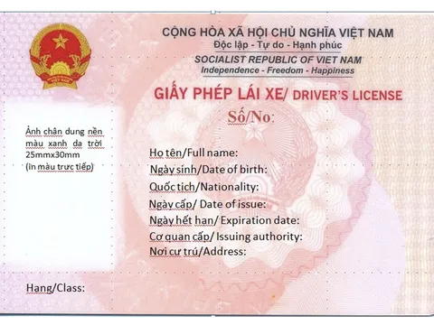 Cận cảnh mẫu giấy phép lái xe mới nhất do Bộ Công an cấp