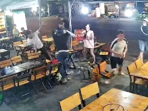 Nguyên nhân khiến cô gái đập ly bia, châm ngòi cuộc hỗn chiến tại quán nhậu: Hỏi tiền "bồi dưỡng", bị cho là "khinh thường"