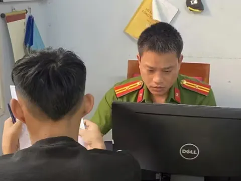 Danh tính thanh niên múa kiếm giữa đường, thách thức "đã sợ thì không đăng"