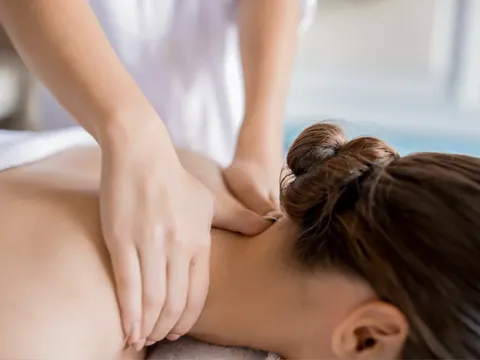 Một phụ nữ nhập viện sau khi đi massage cổ, nguyên nhân khiến nhiều người phải giật mình xem lại bản thân