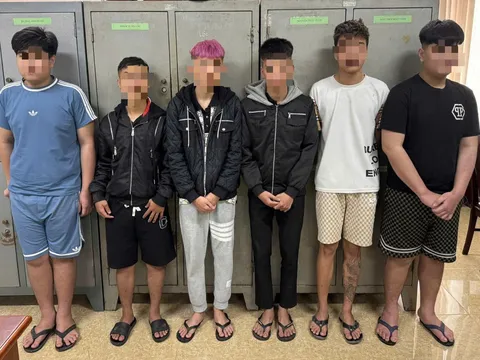 6 thanh thiếu niên bị bắt vì cướp 60.000 đồng của nam sinh 13 tuổi