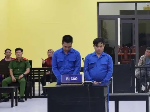 Án tù cho 2 kẻ liên tục cướp tài sản, hiếp dâm trên thuyền