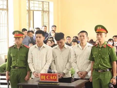 Nghe ai đó nói bên tai "ra đây, ra đây", thanh niên rút dao đâm chết người rồi lĩnh án