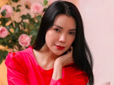 Vì sao người mẫu Trà Ngọc Hằng bị tạm hoãn xuất cảnh?