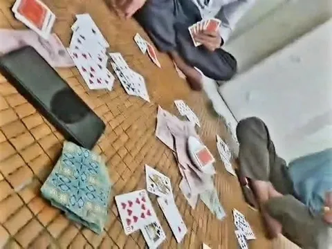 Bắc Ninh: 5 cán bộ xã sát phạt "trên chiếu bạc" bị kỷ luật, xem xét xử lý hành chính