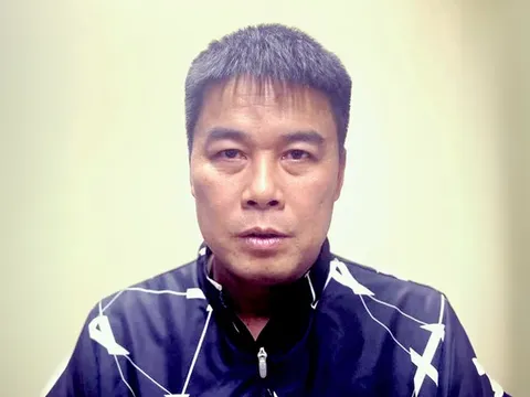 Ám hiệu dơ ngón trỏ tay phải yêu cầu "Hậu pháo" đưa "1 triệu Mỹ" của cựu Bí thư tỉnh ủy Vĩnh Phúc Hoàng Thị Thúy Lan