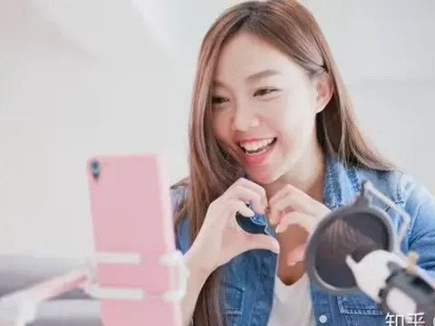 Cô gái "nướng" 7 tỷ đồng vào mua sắm trên livestream như ma nhập, mất kiểm soát vì tâm lý "chiến đấu" thường trực