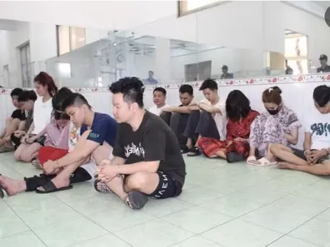 Công an ập vào căn hộ chung cư, phát hiện 2 nhóm nam thanh nữ tú thác loạn tập thể với hiện trường đáng lên án