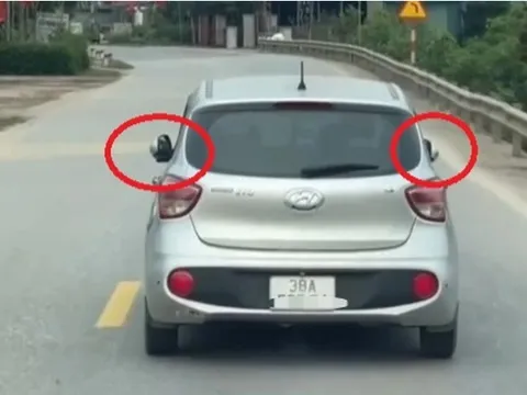 Xôn xao clip ô tô không mở gương chiếu hậu vẫn chạy "phe phé" trên quốc lộ