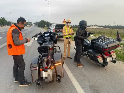 Phát hiện bất ngờ về dàn xe phân khối lớn chạy nghênh ngang trên quốc lộ 1
