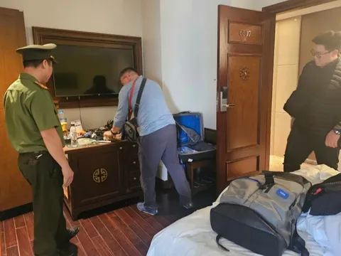 Bị truy nã ở Mỹ, lưu trú đến Hà Nội sau 1 đêm thì bị bắt