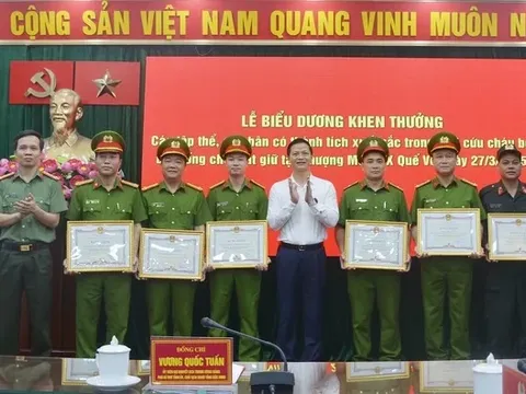 Bắc Ninh khen thưởng các tập thể, cá nhân giải cứu bé gái 9 tuổi bị khống chế trên mái nhà