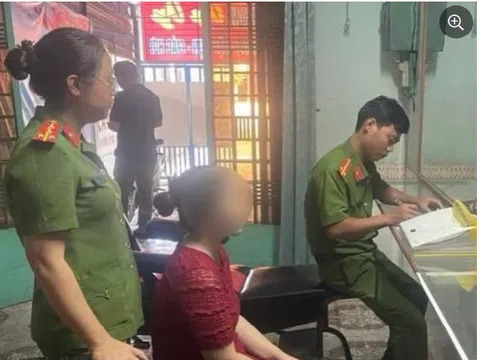 Công an ập vào tiệm cắt tóc, chủ tiệm "hớ hênh" kích dục cho khách, lộ rõ hoạt động trá hình