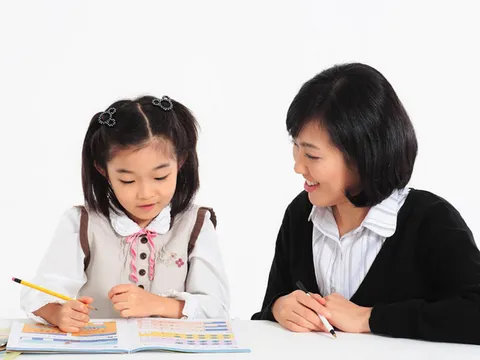 Thuê giáo viên về nhà kèm riêng con học bài là vi phạm Thông tư 29, đúng không?