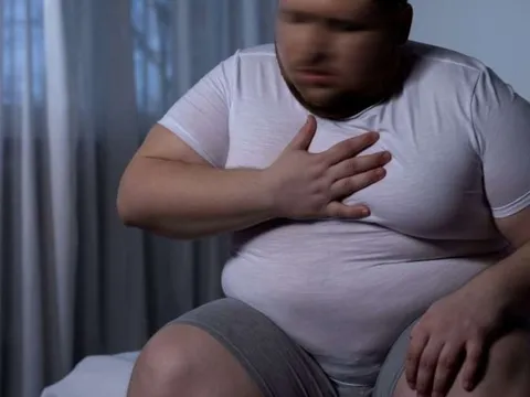 Nam thanh niên nặng 175 kg bất ngờ nguy kịch ngừng thở khi ngủ, từng uống liên tục loại nước quen thuộc này