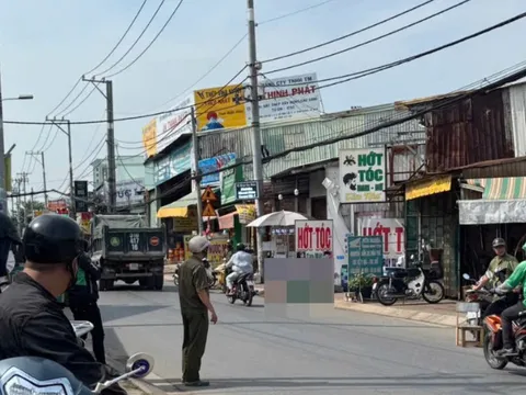 Phát hiện người đàn ông chết trong tư thế "lạ" ở TP.HCM