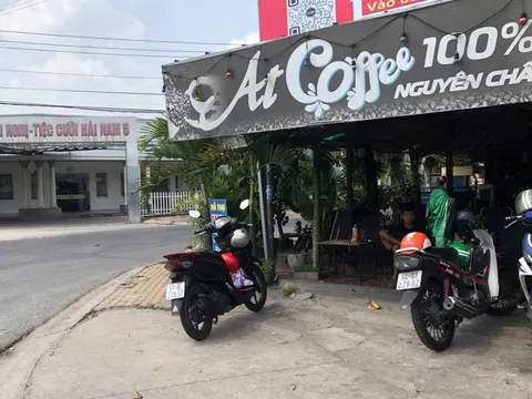 Clip: Bị ném "bom xăng", mẹ phản xạ né được, con vô tình lãnh hậu quả, bỏng nặng