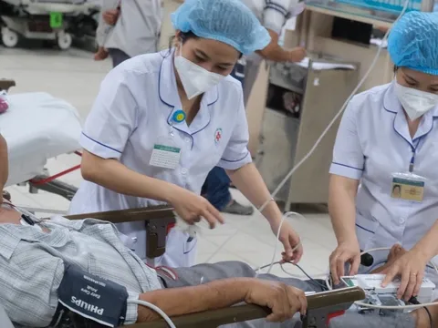 ĐH Y Hà Nội lần đầu cấm sinh viên mặc trang phục xuyên thấu