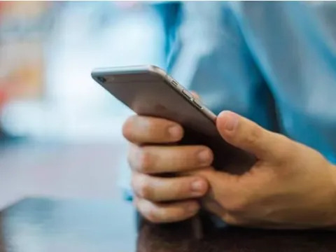 Nữ giúp việc hét lớn với ông chủ, gọi cảnh sát, đã không bị mắng lại được khen vì điều này