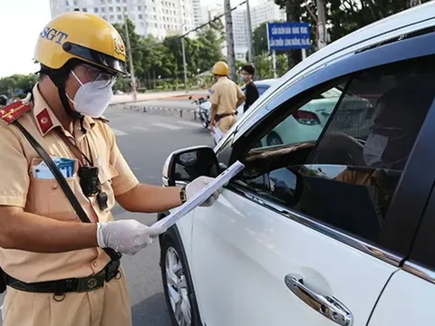 Nghỉ lễ 30/4 - 1/5, gia đình có 6 người ngồi ô tô 5 chỗ đi chơi có bị xử phạt hay không?