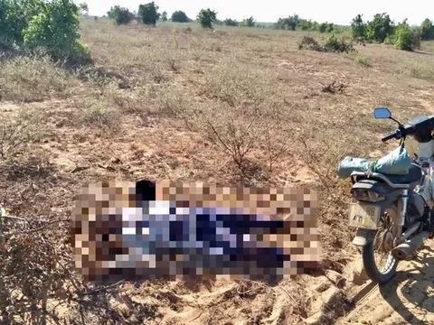 Người dân địa phương tiết lộ điều đáng chú ý khi phát hiện người đàn ông tử vong bên xe máy tại bãi đất trống