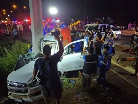 Xe nổ lốp trên đường đi sinh nhật về, 3 người 1 gia đình tử vong, cảnh đau lòng sau cánh cửa