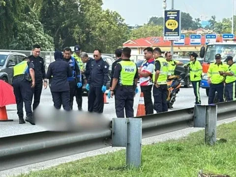 Người phụ nữ đi cùng chồng rơi khỏi ô tô đang chạy trên đường cao tốc, sự thật gây sốc được tiết lộ, câu nói trước khi qua đời đầy ám ảnh