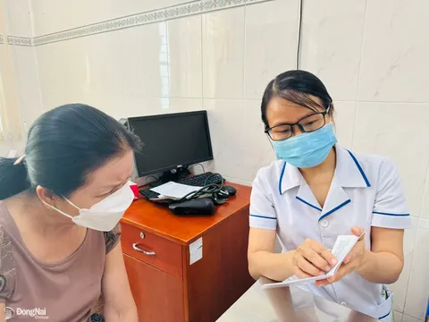 Thương tâm bé trai 2 tuổi nhập viện cấp cứu khâu 11 mũi nghi bị chó dại cắn