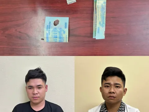 Đột nhập quán karaoke lúc rạng sáng, bắt quả tang 2 gã trai với cô gái 17 tuổi đang trong 1 "cuộc vui"