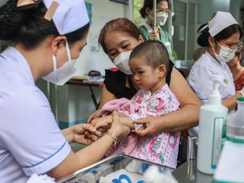 Người dân đi khám chữa bệnh bảo hiểm y tế như thế nào khi ngừng cấp thẻ BHYT giấy?