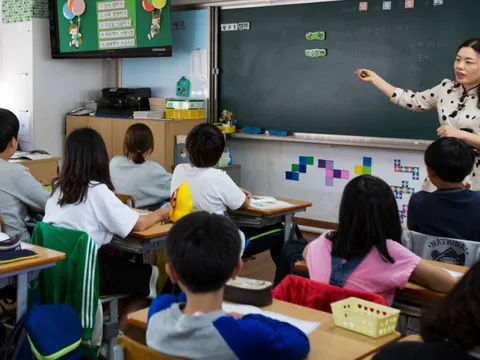 "Con tôi có tên, không phải 'đứng bét lớp'. Mong cô sửa lại cách gọi", lời người mẹ trong buổi họp phụ huynh khiến cả gian phòng "chết lặng"