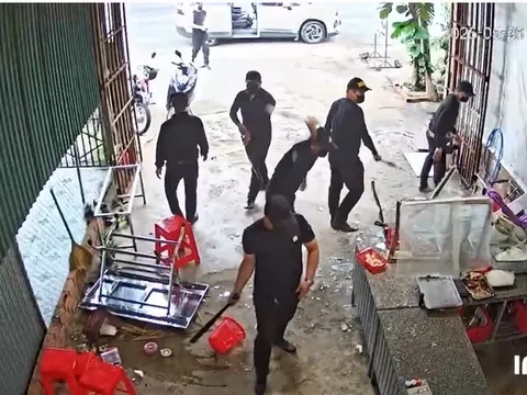 Nhóm côn đồ mặc toàn đồ đen đập phá quán phở ở Đắk Lắk: Nguyên nhân do đâu?