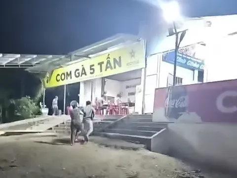 Phàn nàn: “Hai phần cơm gà mà 280.000”, vị khách "no đòn" vì chủ quán cầm ghế đánh tới tấp