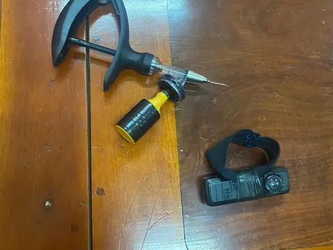 Vụ dùng kim tiêm đâm vào 5 học sinh ở Bình Dương: Kẻ "biến thái" tiêm chất gì vào người các em nhỏ?