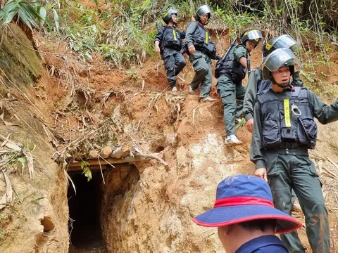 Cận cảnh những căn hầm khai thác vàng trái phép như địa đạo dưới lòng đất ở Gia Lai