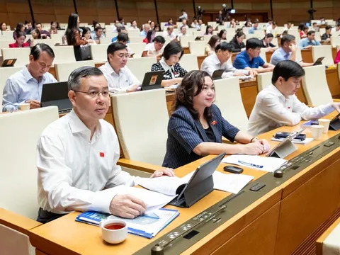 Quốc hội thảo luận về việc giảm thuế VAT đến hết năm 2026