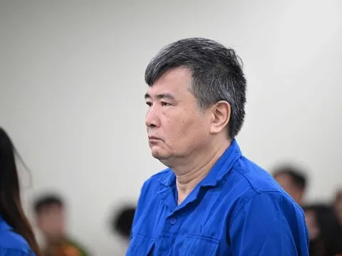 Nữ doanh nhân xăng dầu khoe có tháng lãi 30 tỉ, cầm xấp sổ đỏ đề nghị biếu ông Nguyễn Lộc An nhà Sài Gòn là ai?