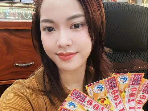 Chủ tiệm vé số xinh như hotgirl tiết lộ về người trúng giải đặc biệt